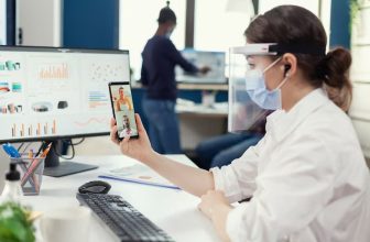 How Can Clinics Optimise Content for Conversational Search?